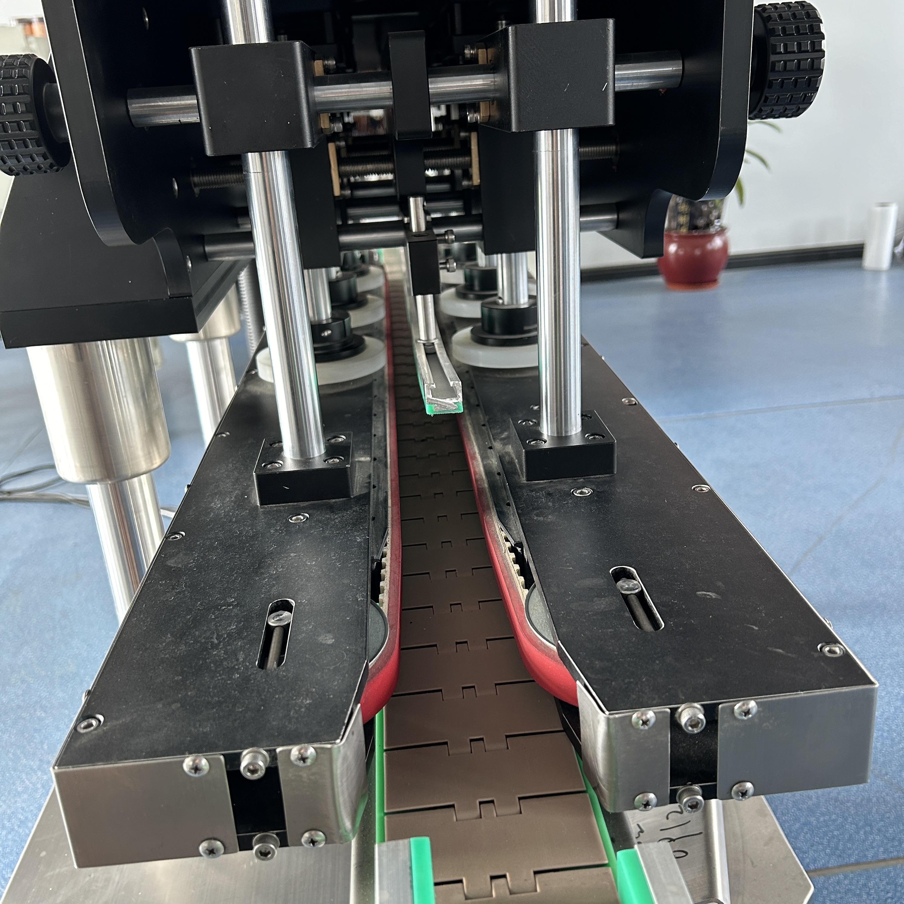 SPX Full Capping Machine Linear Capping